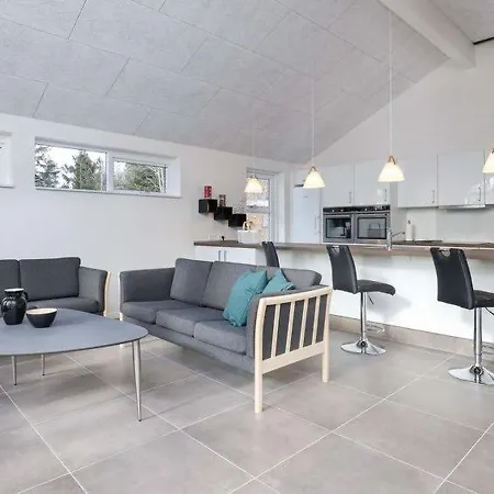 Nyaraló Ladeplads Sleeps 14 Pool Wifi Strøby Ladeplads
